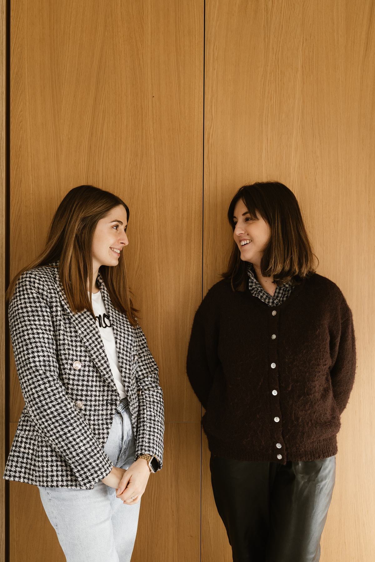 Claire et Antonia, fondatrices de Maison Òstra sur le Bassin d'Arcachon